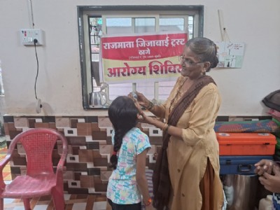 राजमाता जिजाबाई ट्रस्ट (ठाणे, महाराष्ट्र) की ओर से बच्चों को सुवर्ण प्राशन शिविर का आयोजन किया गया